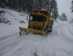Özel İdare ekipleri köy yollarında